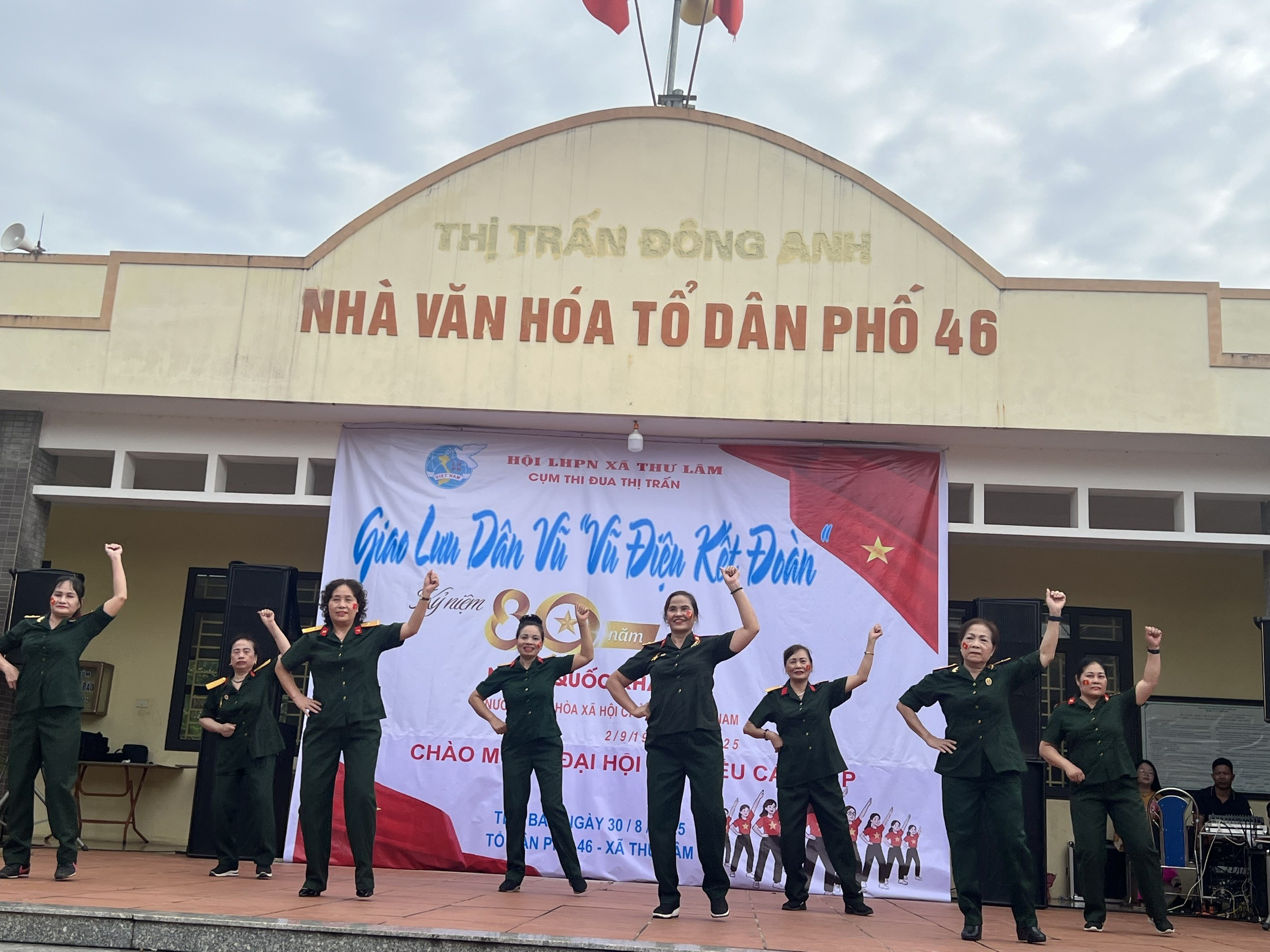Phụ nữ xã Thư Lâm rạng rỡ đồng diễn dân vũ mừng Quốc khánh