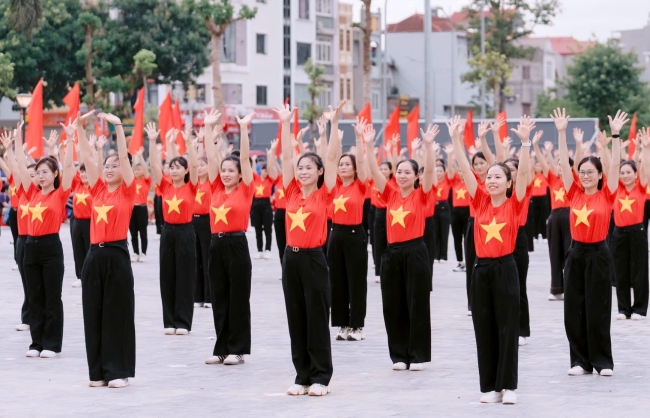 Hơn 80.000 phụ nữ Hà Nội đồng diễn dân vũ mừng Quốc khánh