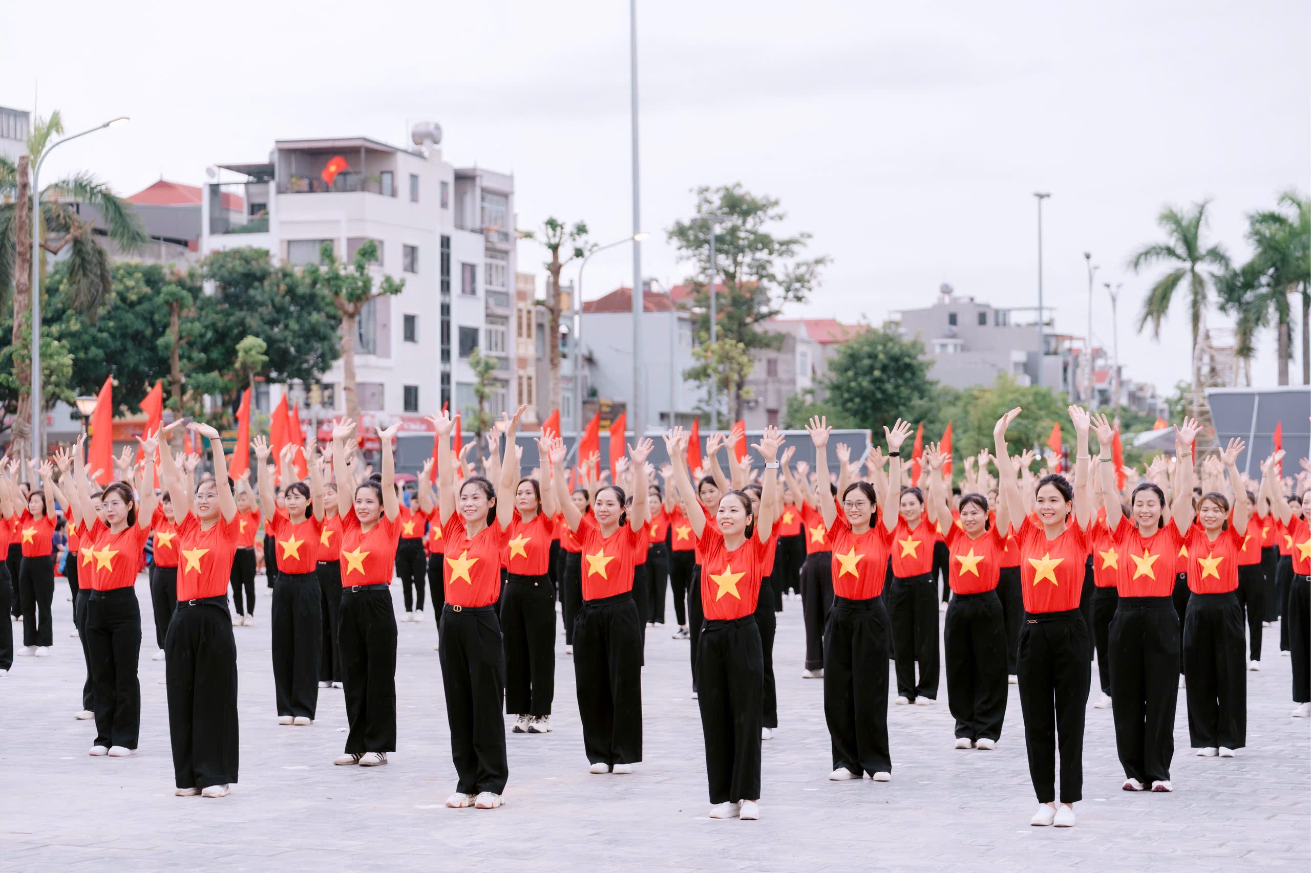 Hơn 80.000 phụ nữ Hà Nội đồng diễn dân vũ mừng Quốc khánh