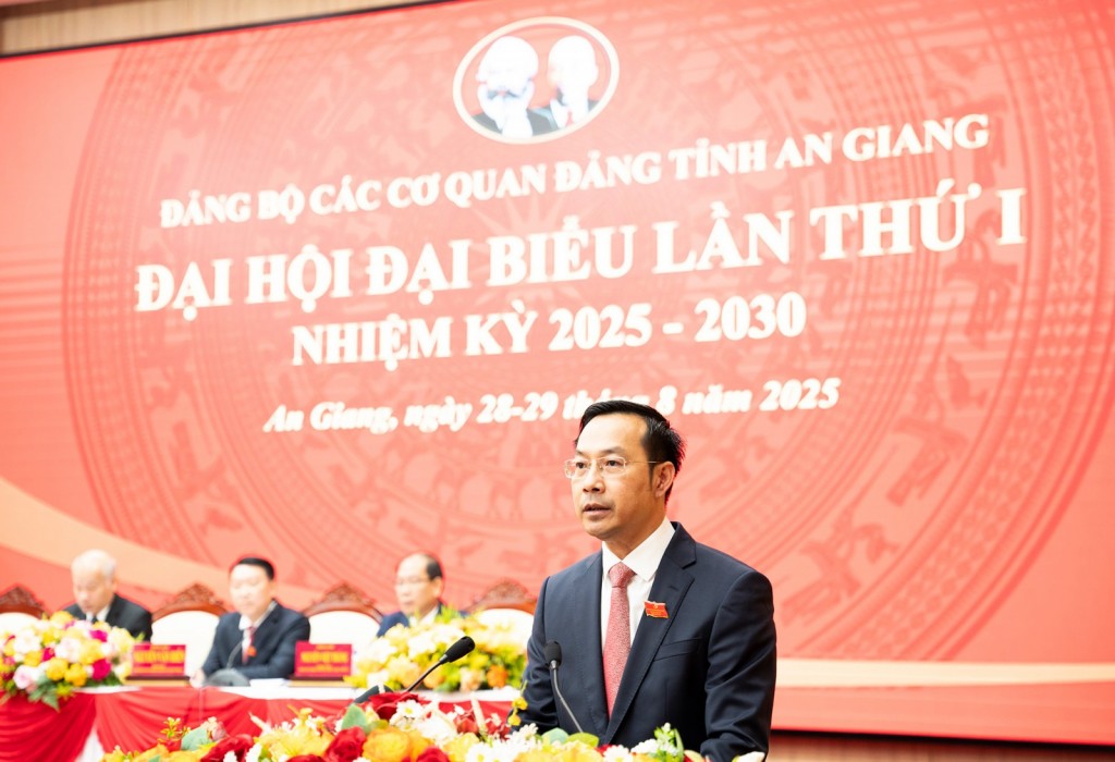 Phó Bí thư Thường trực Tỉnh ủy, Chủ tịch HĐND tỉnh, Bí thư Đảng ủy Các cơ quan Đảng tỉnh An Giang Nguyễn Thanh Nhàn phát biểu khai mạc đại hội