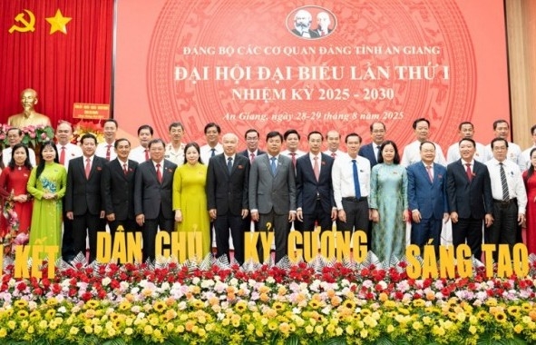 Xây dựng tổ chức Đảng “Bốn tốt”, “Chuyển đổi số kiểu mẫu”