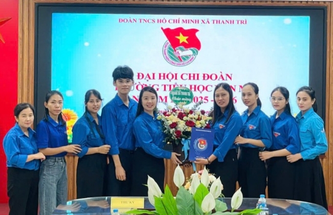 Đồng chí Nguyễn Mỹ Linh làm Bí thư Đoàn Trường Tiểu học Yên Mỹ