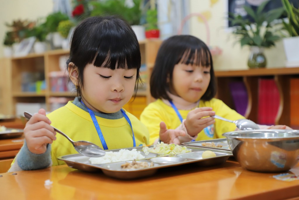 Siết chặt an toàn thực phẩm học đường trước năm học mới