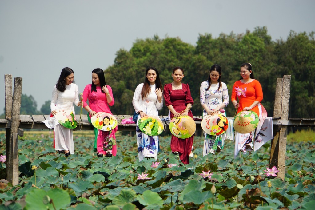 Khí thế Đồng Tháp trong mùa thu lịch sử