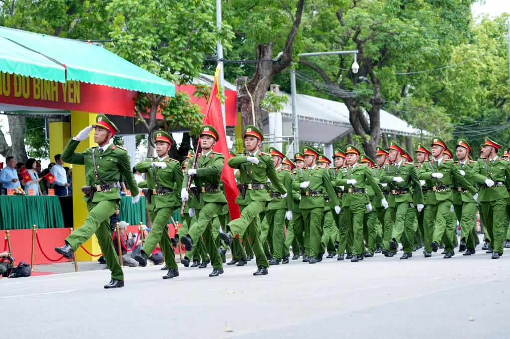 Công an Thủ đô diễu binh, diễu hành, biểu dương lực lượng tại Ngày hội Vì Thủ đô bình yên