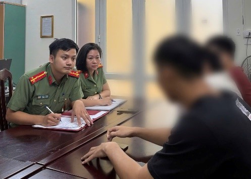 L.T.A làm việc tại cơ quan Công an