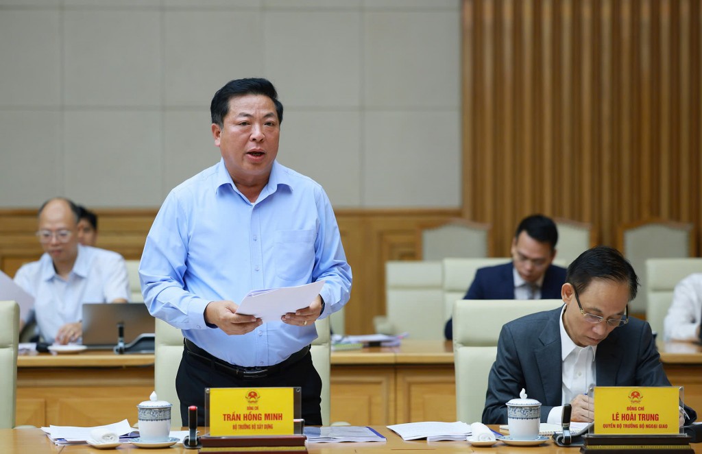Bộ trưởng Bộ Xây dựng Trần Hồng Minh phát biểu tại cuộc họp - Ảnh: VGP/Nhật Bắc
