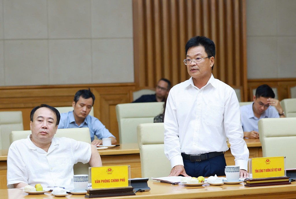 Ông Đặng Sỹ Mạnh, Chủ tịch Hội đồng thành viên Tổng công ty Đường sắt Việt Nam phát biểu tại cuộc họp - Ảnh: VGP/Nhật Bắc