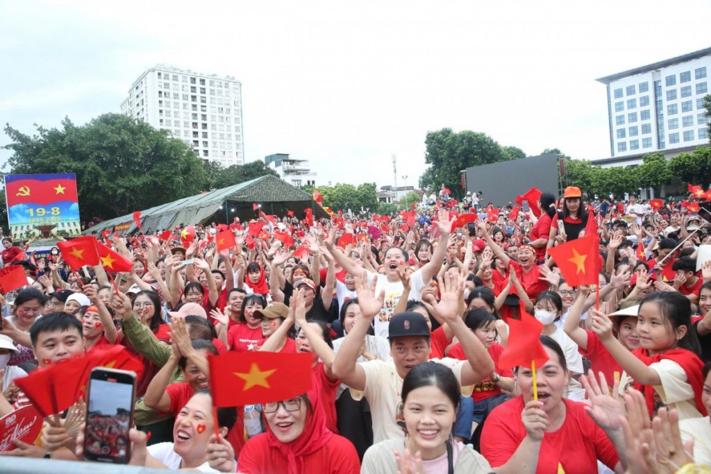 Thủ tướng yêu cầu khẩn trương triển khai tặng quà Quốc khánh cho người dân, bảo đảm đúng tiến độ