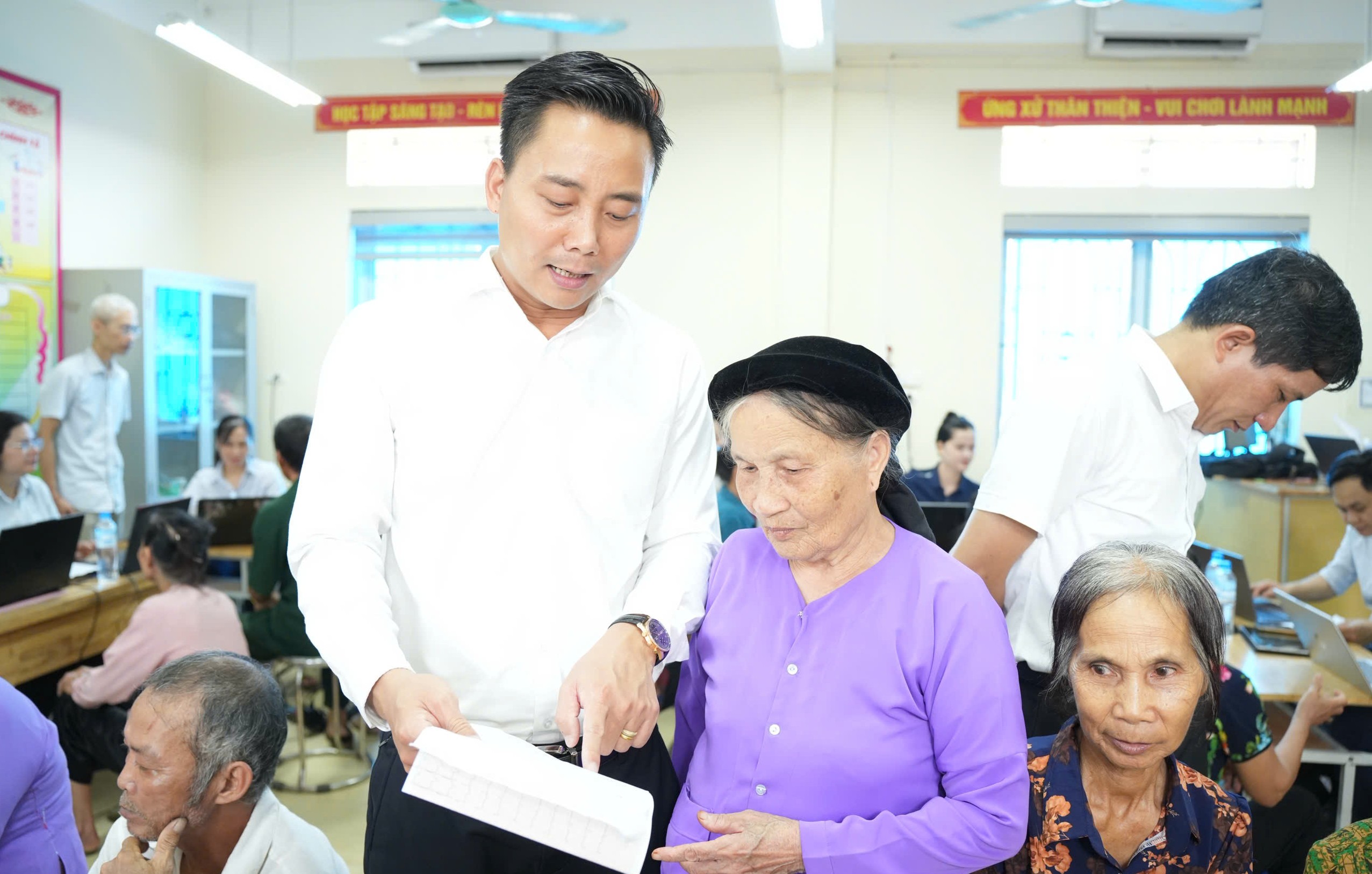 Cán bộ trẻ về xã, phường: Luồng gió mới nơi cơ sở
