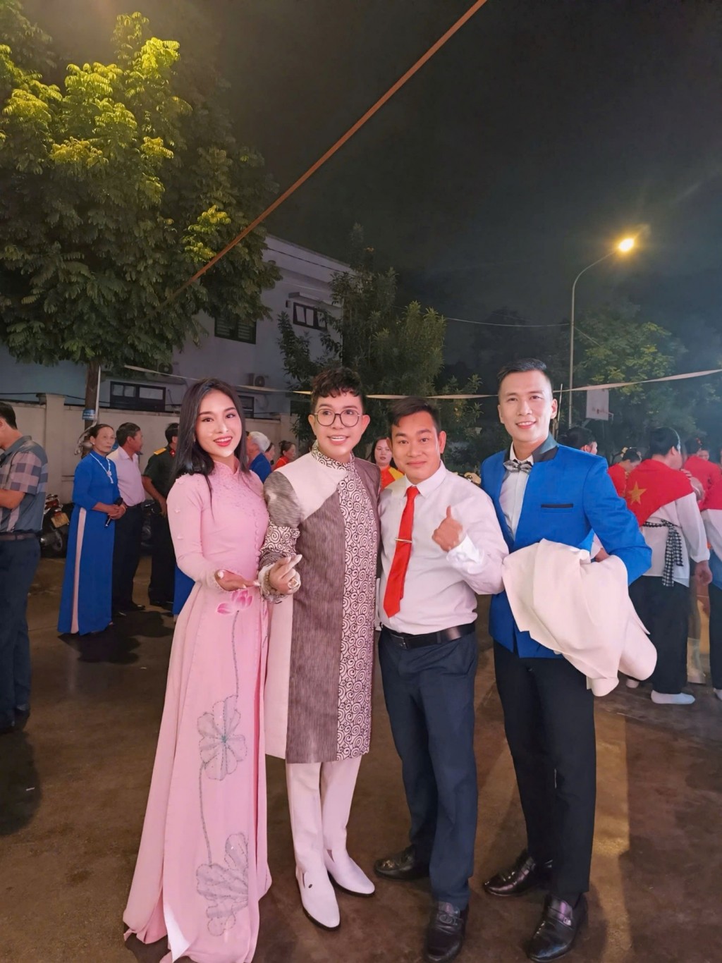 Kiều Phương, Long Nhật và các ca sĩ biểu diễn tại chương trình