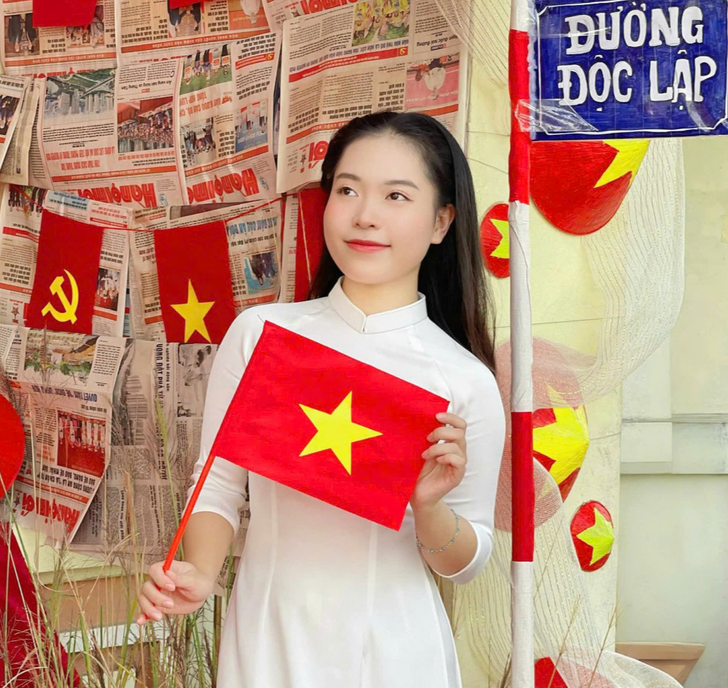 Bạn trẻ check-in tại công trình thanh niên