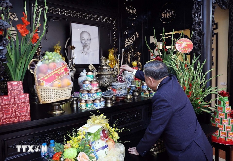 Tổng Bí thư dâng hương tại Di tích 48 Hàng Ngang