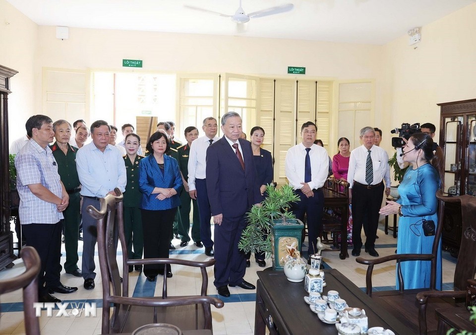 Tổng Bí thư dâng hương tại Di tích 48 Hàng Ngang