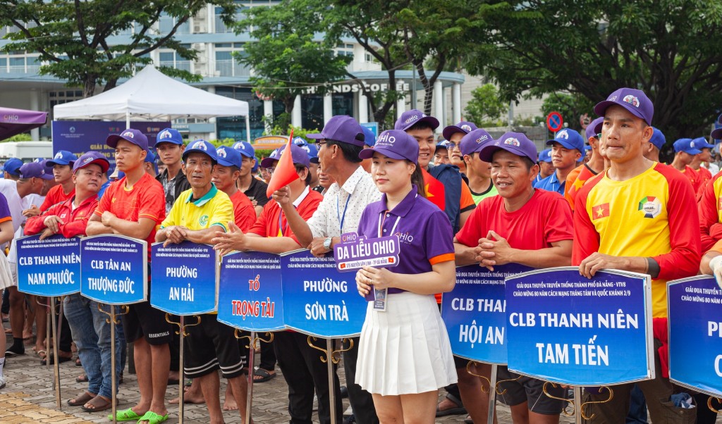 Giải đua thuyền truyền thống thành phố Đà Nẵng - VTV8 chính thức thu hút 26 đội đua với 520 vận động viên (Ảnh Đ.Minh)