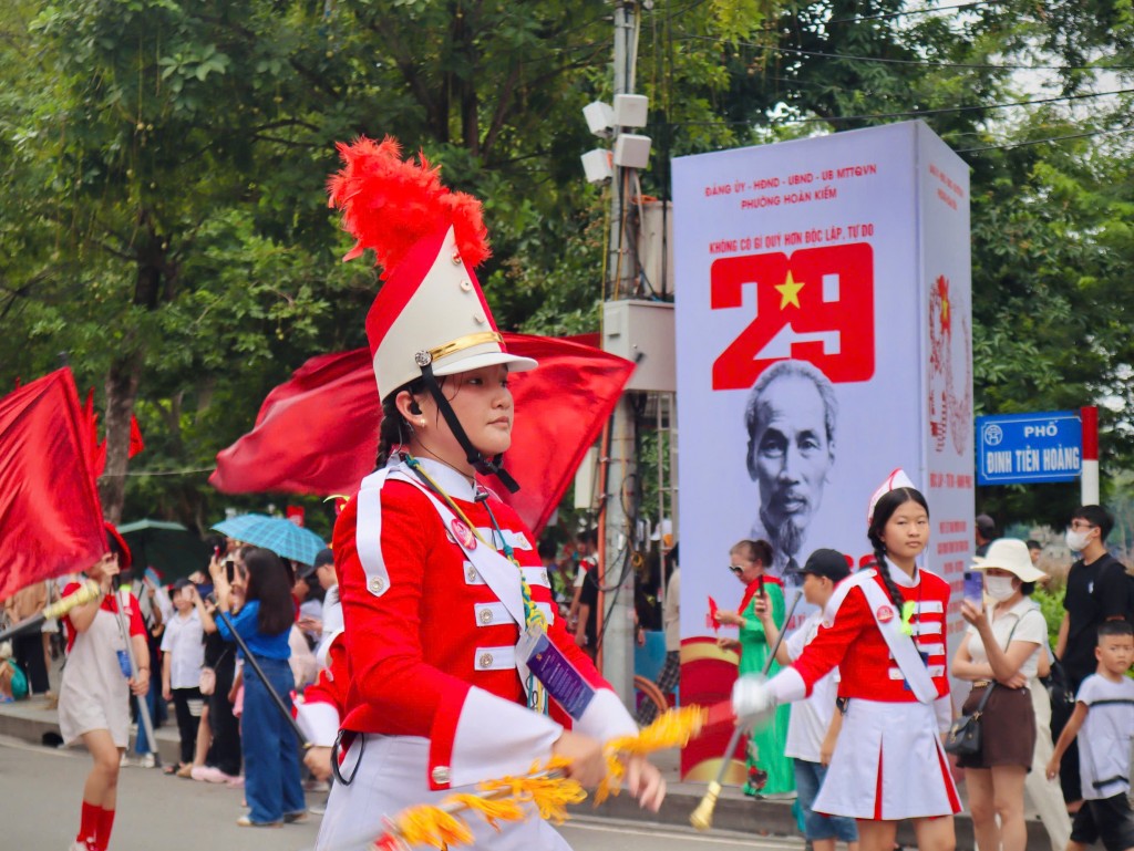 Các em học sinh TP Hồ Chí Minh xúc động được tham gia biểu diễn đúng dịp Đại lễ của dân tộc