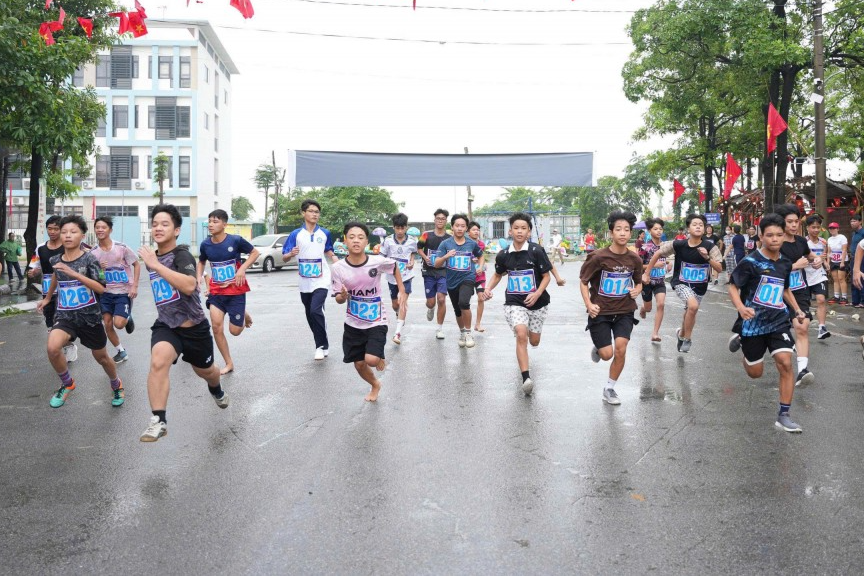 Giải chạy thu hút gần 300 vận động viên tham gia Giải chạy thu hút gần 300 vận động viên tham gia