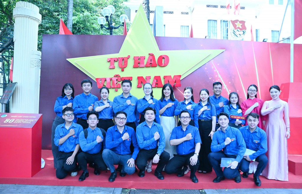 những người trẻ vừa hội nhập quốc tế, vừa giữ vững bản sắc, vừa dấn thân để viết tiếp câu chuyện mùa thu lịch sử 