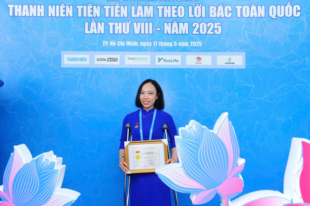 Trần Thị Mai Anh được tuyên dương danh hiệu Thanh niên tiên tiến làm theo lời Bác