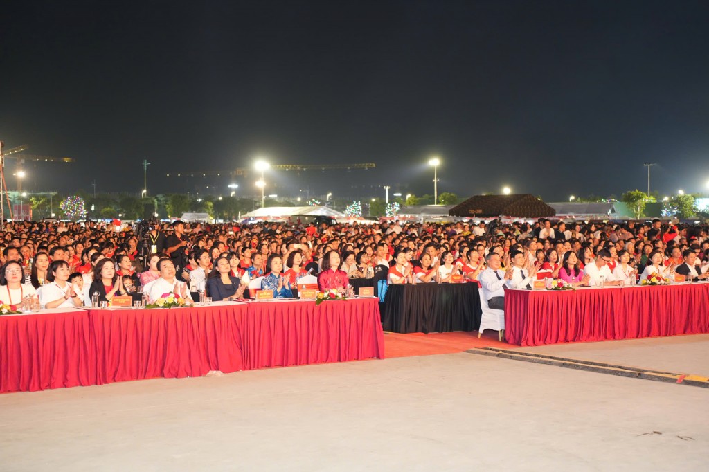 Khắc họa hình ảnh Hà Nội đổi mới, năng động và hội nhập đầy bản lĩnh Khắc họa hình ảnh Hà Nội đổi mới, năng động và hội nhập đầy bản lĩnh