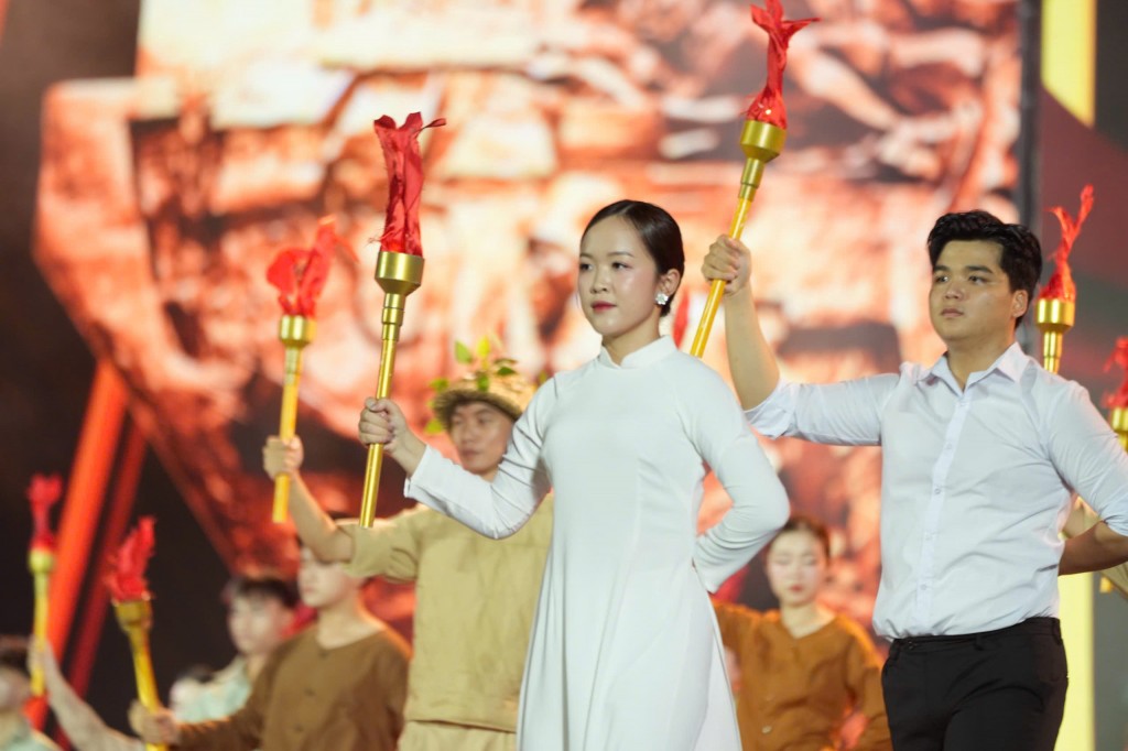 Khắc họa hình ảnh Hà Nội đổi mới, năng động và hội nhập đầy bản lĩnh Khắc họa hình ảnh Hà Nội đổi mới, năng động và hội nhập đầy bản lĩnh