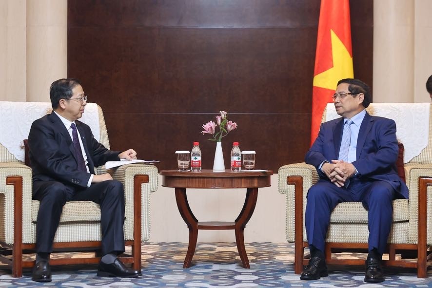 Thủ tướng đề nghị Tập đoàn Hoa Điện tiếp tục mở rộng đầu tư hiệu quả tại Việt Nam, nhất là điện sạch, điện gió, điện mặt trời, hydrogen; tăng cường chuyển giao công nghệ, trao đổi kinh nghiệm quản trị, đào tạo nhân lực, hợp tác với các đối tác Việt Nam - Ảnh: VGP/Nhật Bắc