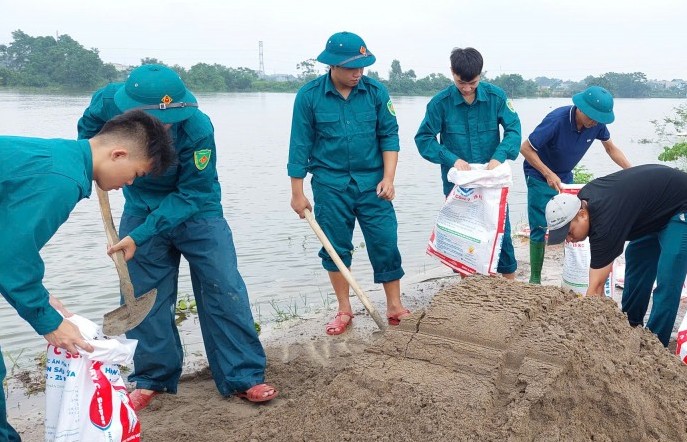 Huy động lực lượng ứng cứu, bảo vệ an toàn đê