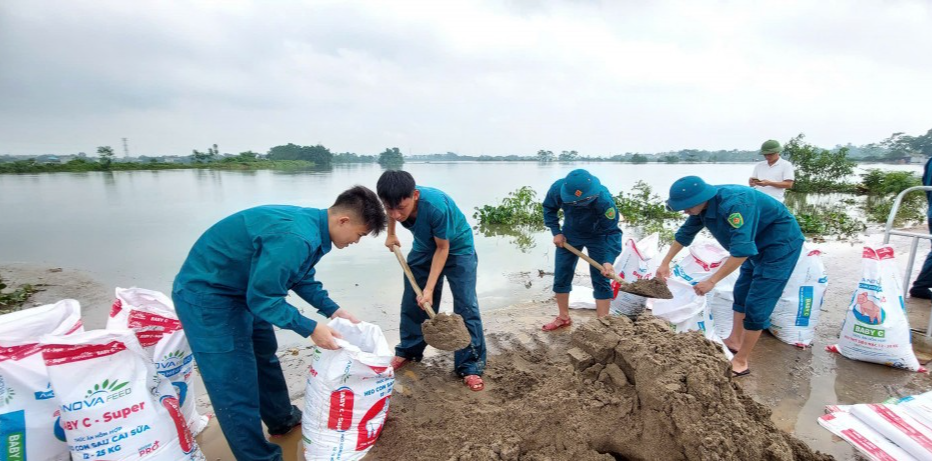Huy động lực lượng ứng cứu, bảo vệ an toàn đê