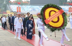 Đoàn đại biểu TP tưởng nhớ công lao Chủ tịch Hồ Chí Minh