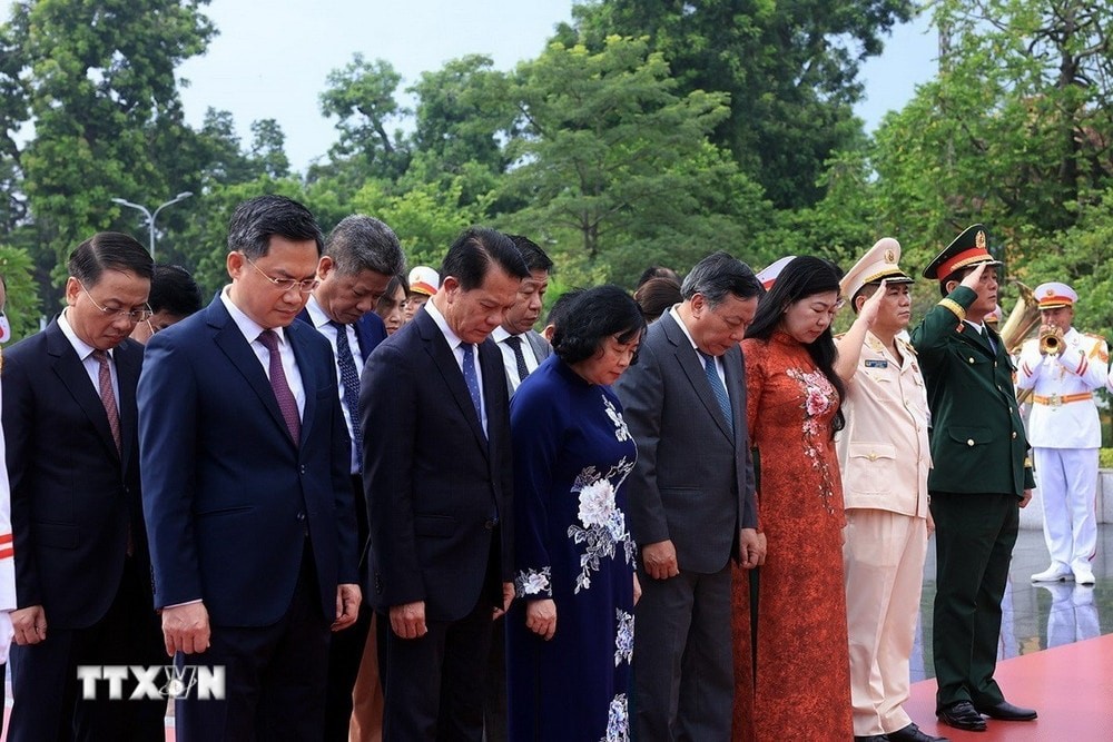 Đoàn đại biểu TP Hà Nội tưởng nhớ công lao Anh hùng giải phóng dân tộc