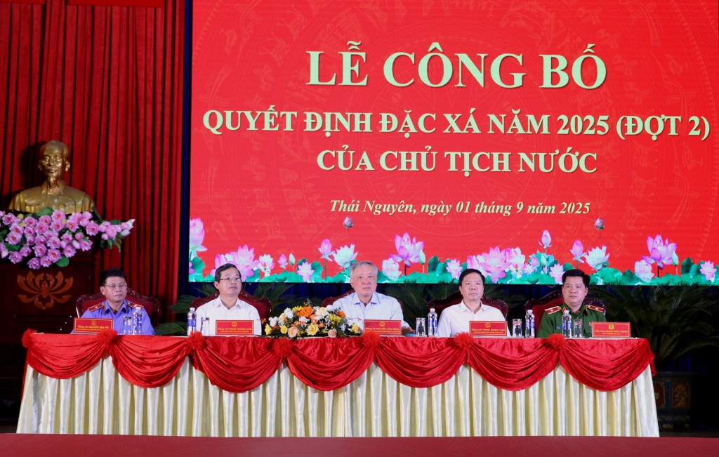 Theo Phó Thủ tướng Thường trực Chính phủ Nguyễn Hòa Bình, từng hồ sơ đặc xá được xét duyệt kỹ lưỡng, thận trọng, đảm bảo công khai, minh bạch, khách quan, dân chủ và đúng pháp luật - Ảnh: VGP/Nguyễn Hoàng