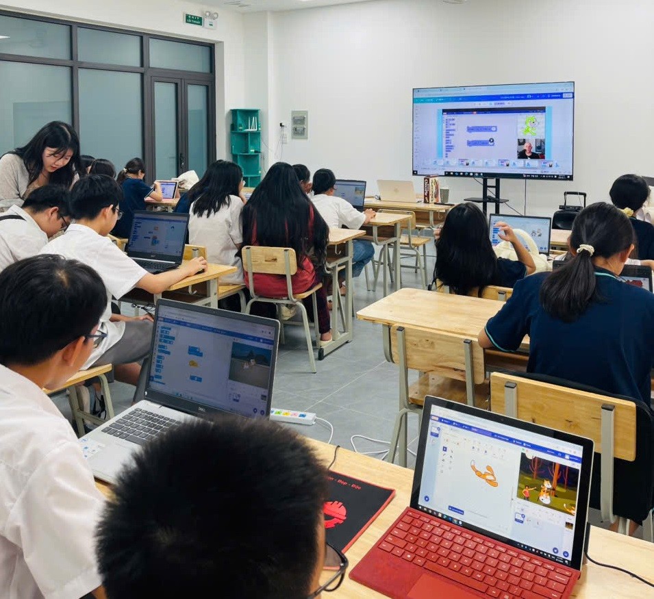 Trường THCS Giảng Võ 2 thúc đẩy công nghệ, văn hóa Việt - Hàn