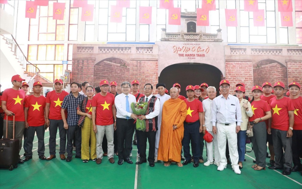 Phó Chủ tịch UBND TP Hà Nội Trương Việt Dũng đón, tiếp Đoàn đại biểu TP Đà Nẵng đến Hà Nội tham dự Lễ kỷ niệm 80 Cách mạng tháng Tám thành công và Quốc khánh 2/9