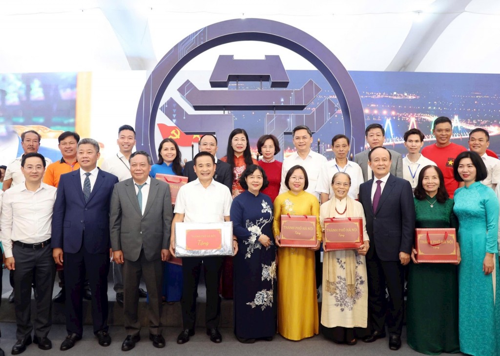 Lãnh đạo TP Hà Nội thăm quan 2 không gian trưng bày tại VEC