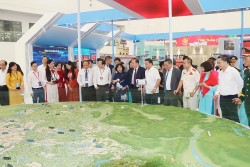 Lãnh đạo TP Hà Nội tham quan 2 không gian trưng bày tại VEC