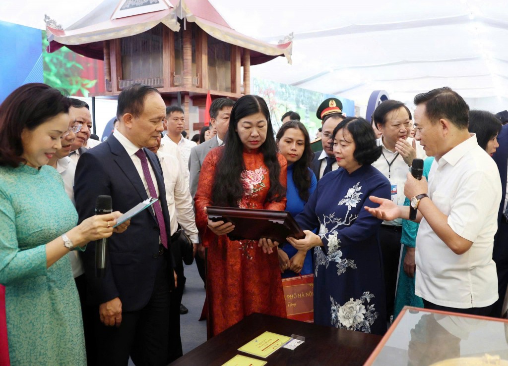 Lãnh đạo TP Hà Nội tham quan 2 không gian trưng bày tại VEC