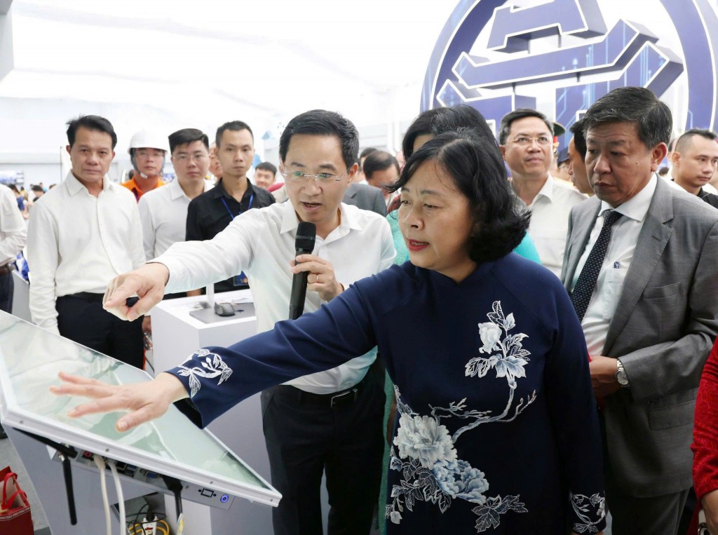 Lãnh đạo TP Hà Nội tham quan 2 không gian trưng bày tại VEC