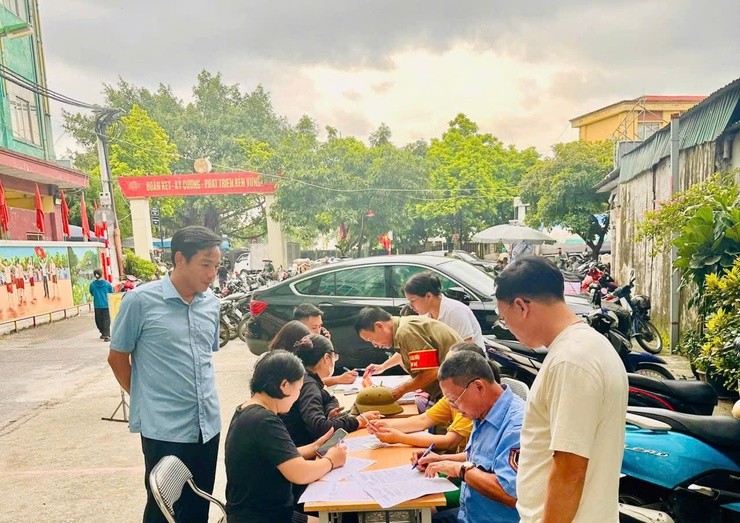 Phường Long Biên triển khai tặng quà nhân dịp Quốc khánh 2/9