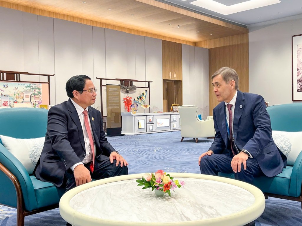 Thủ tướng Chính phủ Phạm Minh Chính gặp Tổng Thư ký SCO Nurlan Yermekbayev - Ảnh: VGP/Nhật Bắc