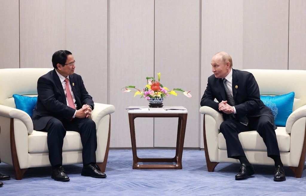 Thủ tướng Phạm Minh Chính gặp Tổng thống Nga Vladimir Putin