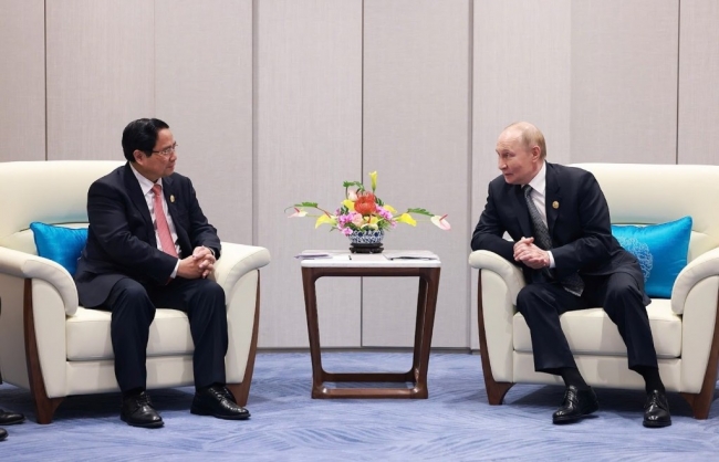 Thủ tướng Phạm Minh Chính gặp Tổng thống Nga Vladimir Putin