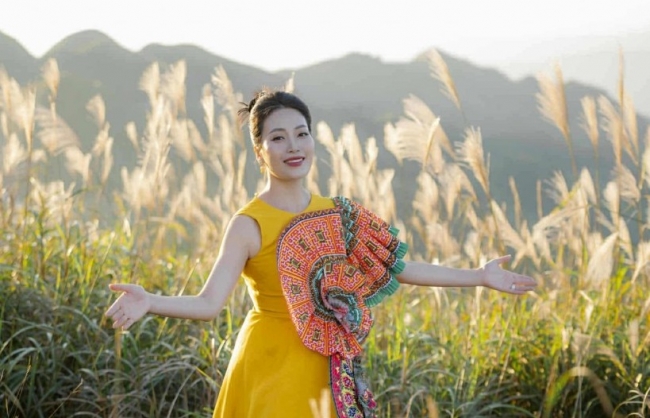 Sao mai Huyền Trang ra mắt bộ đôi MV ý nghĩa mừng Quốc khánh