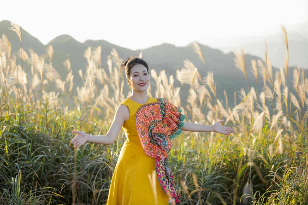 Sao mai Huyền Trang ra mắt bộ đôi MV ý nghĩa mừng Quốc khánh