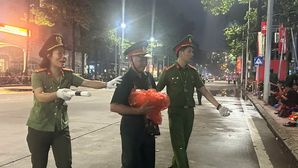 Lực lượng an ninh, vệ sinh xuyên đêm chăm lo cho cựu chiến binh