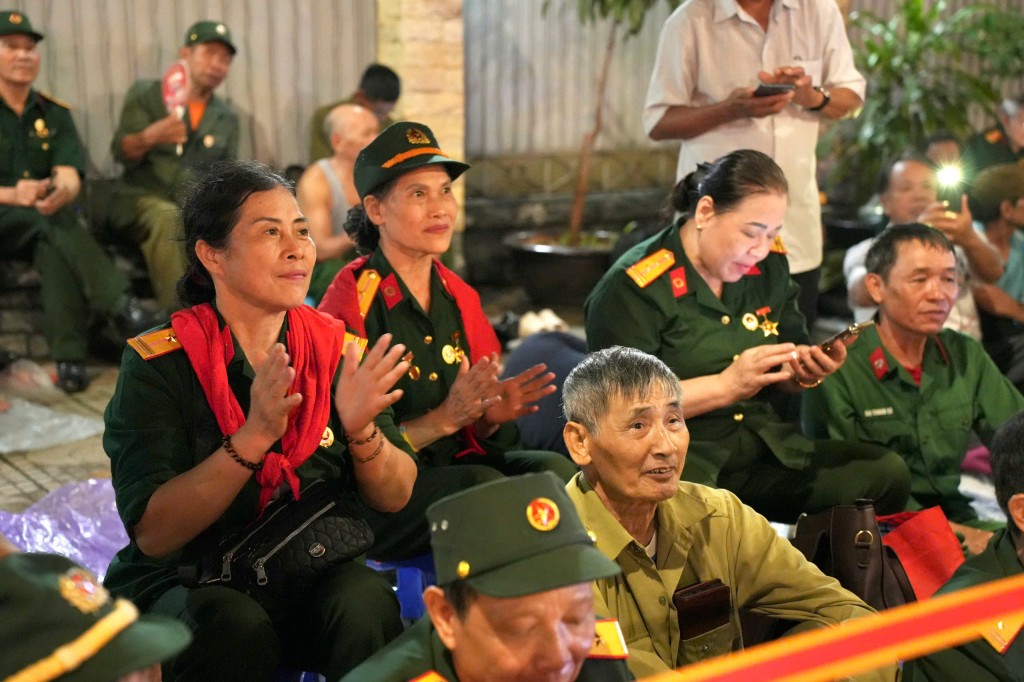 Lực lượng an ninh, vệ sinh xuyên đêm chăm lo cho cựu chiến binh