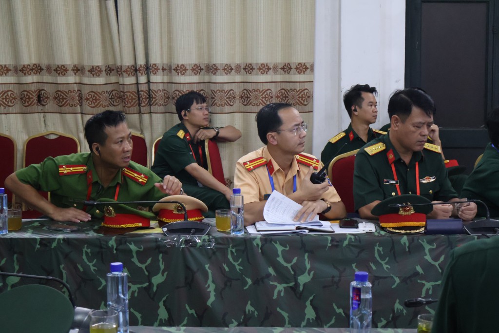 Trung tá Nguyễn Ngọc Thuật, Phó Đội trưởng Đội Tham mưu, Phòng CSGT tại Sở Chỉ huy điều hành cơ động