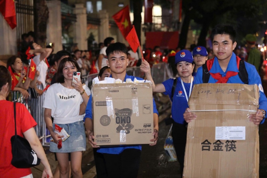 Áo xanh tình nguyện, nhịp tim trẻ trong ngày hội lớn của dân tộc