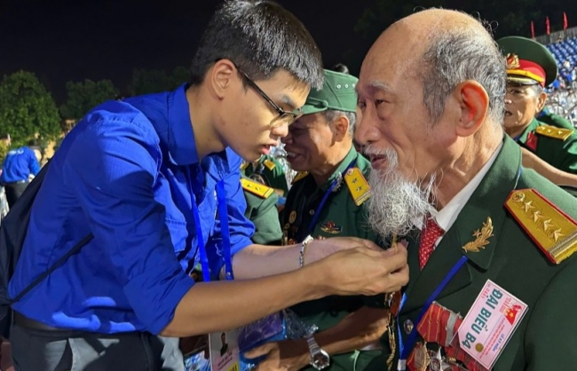 Áo xanh tình nguyện, nhịp tim trẻ trong ngày hội lớn của dân tộc