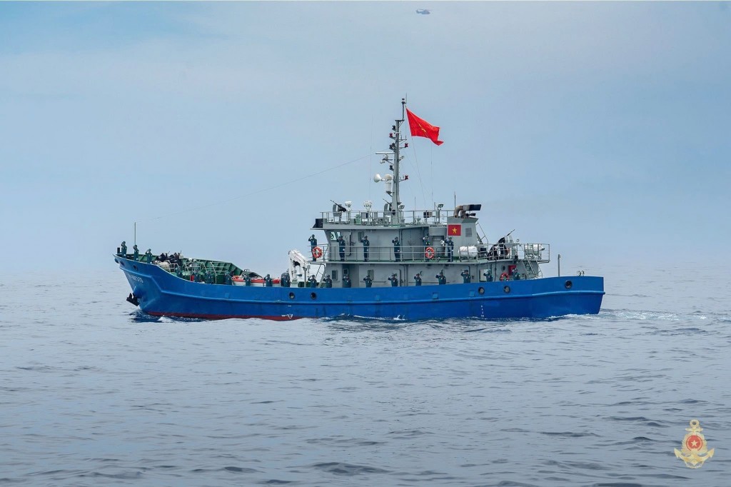 [Ảnh] Diễu binh các lực lượng vũ trang trên biển