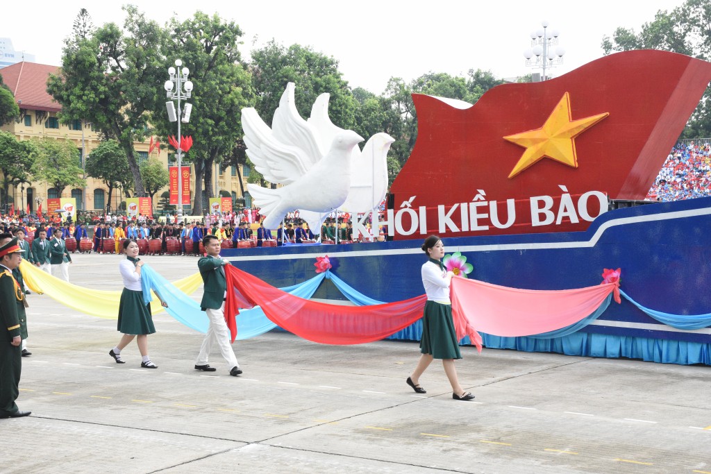 Kiều bào trẻ trào dâng cảm xúc biết ơn, tự hào